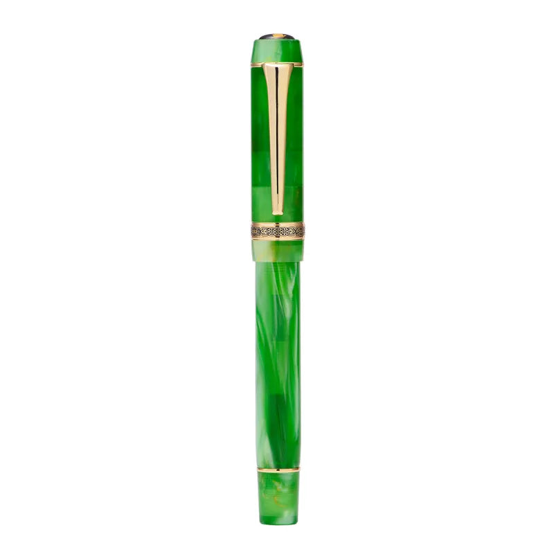  Caneta Tinteiro Verde Kaigelu 316A, feita de celuloide de alta qualidade, com ponta extrafina de 0,38 mm para escrita suave e precisa. Uma caneta de design sofisticado, compatível com cartuchos de 2,6 mm e tinta engarrafada, ideal para profissionais e amantes de canetas tinteiro. Caneta tinteiro de luxo
Caneta tinteiro Kaigelu 316A
Caneta de celuloide
Caneta extrafina para escrita
Caneta irídio para escrita fina
Caneta para colecionadores
Caneta de tinta engarrafada
Caneta tinteiro premium
Caneta de escrit