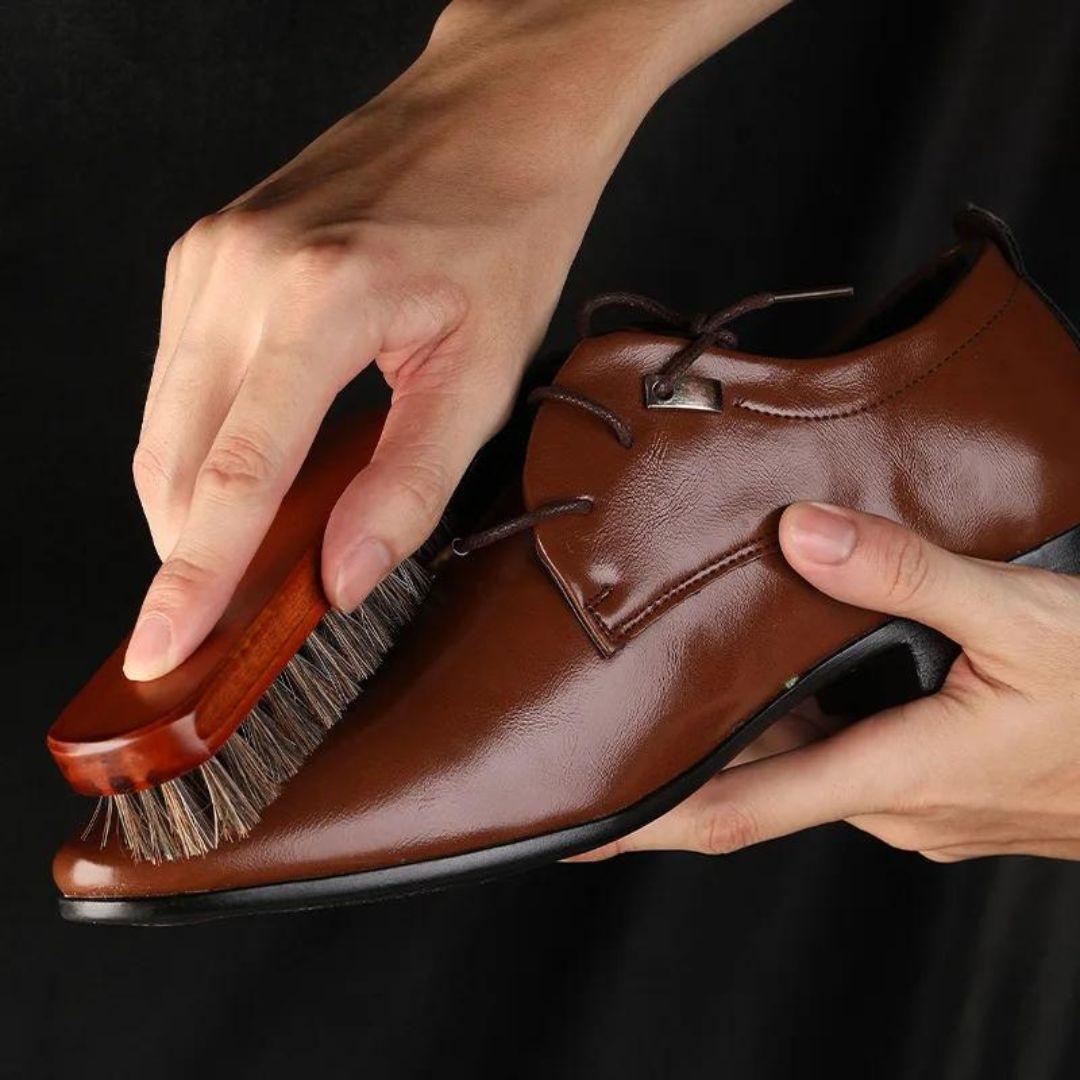 Kit de Limpeza para Sapatos de Couro: Mantenha o Brilho" "Conjunto Completo para Cuidados Elegantes com seus Sapatos" "Elevando a Elegância: Kit de Limpeza para Calçados de Couro" "Seus Sapatos Sempre Impecáveis: Conjunto de Cuidados Exclusivo" "Brilhe com Confiança: Kit Profissional para Sapatos de Couro Kit de Limpeza para Sapatos Cuidados com Sapatos de Couro Pasta de Polir para Calçados Escova para Brilho de Sapatos Conjunto Completo de Limpeza Calçadeira Metálica Lenço para Brilho