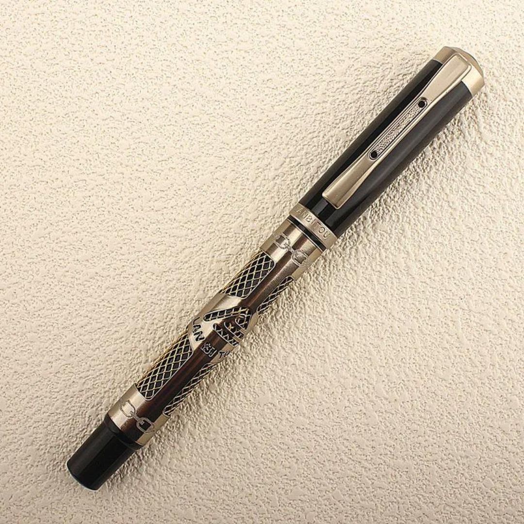  Caneta Rollerball de Metal: Escreva com elegância e precisão! Ideal para escritório ou escola, apresenta tinta gel de alta qualidade, ponto de 0,5 mm para detalhes finos, e um design durável e estiloso. Descubra o prazer de escrever com sofisticação.