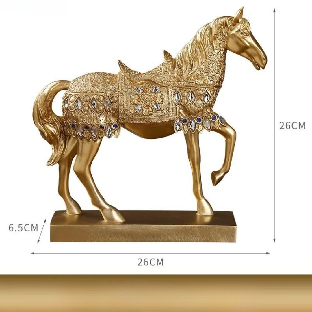 Esta linda e intricada escultura de cavalo é perfeita para decorar qualquer ambiente. Feita com precisão e detalhes impressionantes, adiciona um toque elegante e sofisticado à sua decoração. Complemente sua casa ou escritório com esta bela peça de arte em resina.