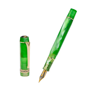  Caneta Tinteiro Verde Kaigelu 316A, feita de celuloide de alta qualidade, com ponta extrafina de 0,38 mm para escrita suave e precisa. Uma caneta de design sofisticado, compatível com cartuchos de 2,6 mm e tinta engarrafada, ideal para profissionais e amantes de canetas tinteiro. Caneta tinteiro de luxo
Caneta tinteiro Kaigelu 316A
Caneta de celuloide
Caneta extrafina para escrita
Caneta irídio para escrita fina
Caneta para colecionadores
Caneta de tinta engarrafada
Caneta tinteiro premium
Caneta de escrit