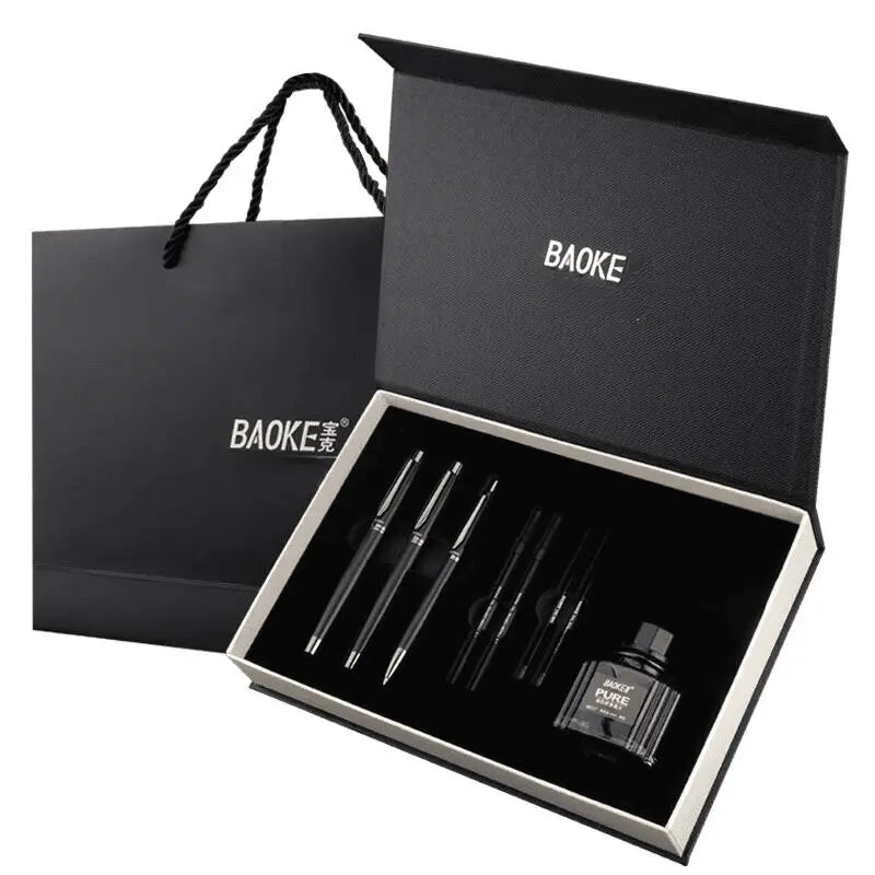 Surpreenda com estilo e elegância com nosso Kit Presente Canetas e Tinta. Este conjunto premium de canetas-tinteiro é perfeito para profissionais que valorizam uma experiência de escrita refinada e sofisticada.  Adicione um toque de classe ao seu escritório ou presenteie alguém especial com o Kit Presente Canetas e Tinta.